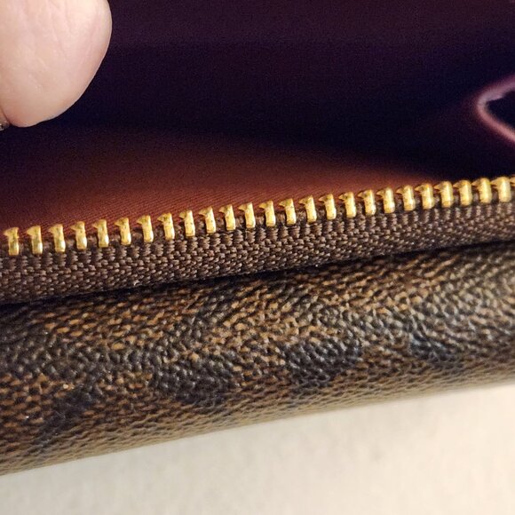 Like New Womens Trifold with Zip Signature Wallet - Picture 6 of 7
